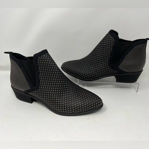 Betabrand waterproof ankle boot size 9.5